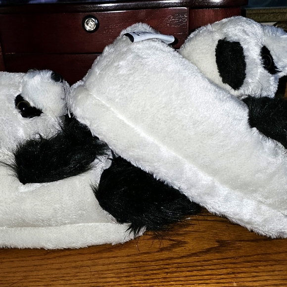 BNWT PANDA SLIPPERS!! 🐼 - Picture 4 of 10